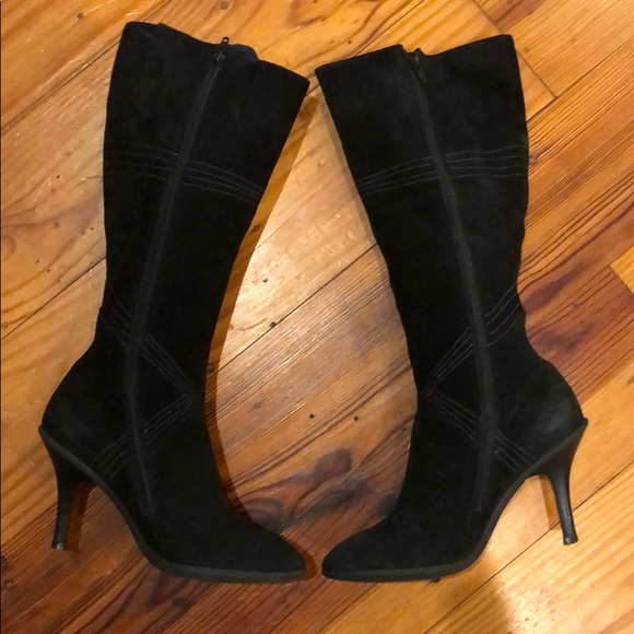 BCBGMaxAzria Women’s boots - heels - black - suede - Picture 8 of 8